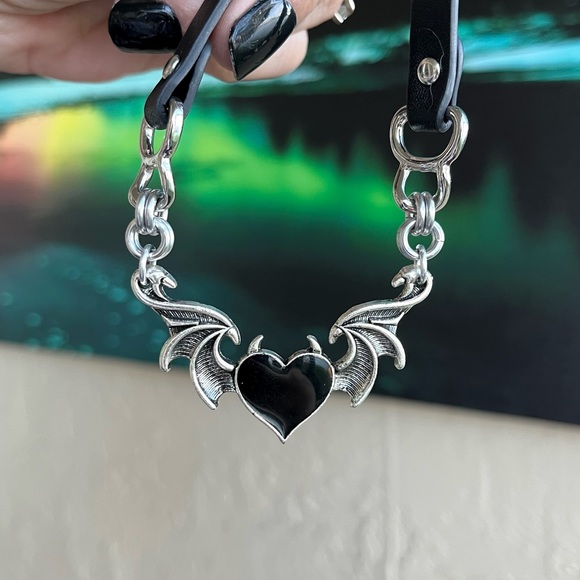 Black leather choker black heart with bat wings and devil horns valentine goth - Picture 12 of 16